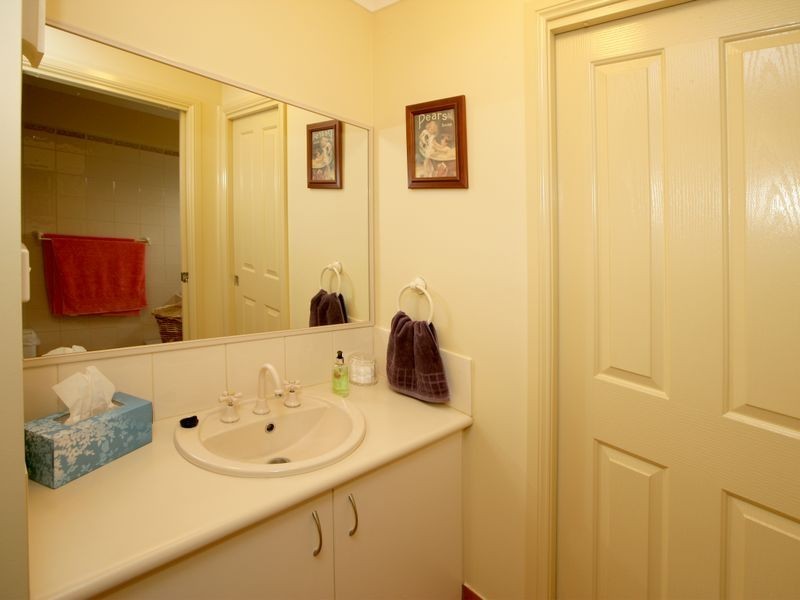 1 Merong Place, Bourkelands NSW 2650