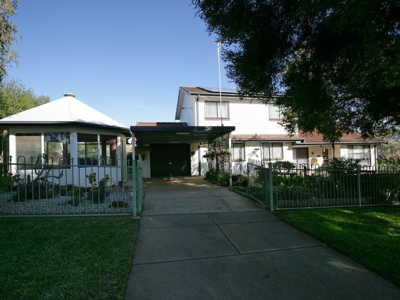 1 Lamber Street, Tolland NSW 2650