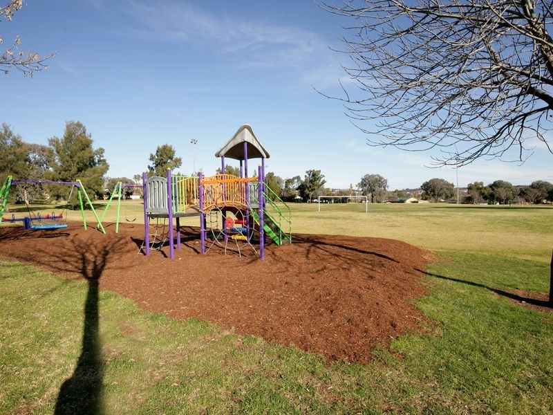 1 Lamber Street, Tolland NSW 2650