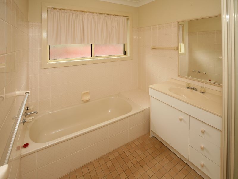 5/108 Undurra Drive, Glenfield Park NSW 2650