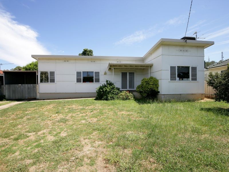 228 Lake Albert Road, Kooringal NSW 2650