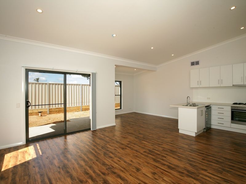 2/1 Cootamundra Boulevard, Estella NSW 2650