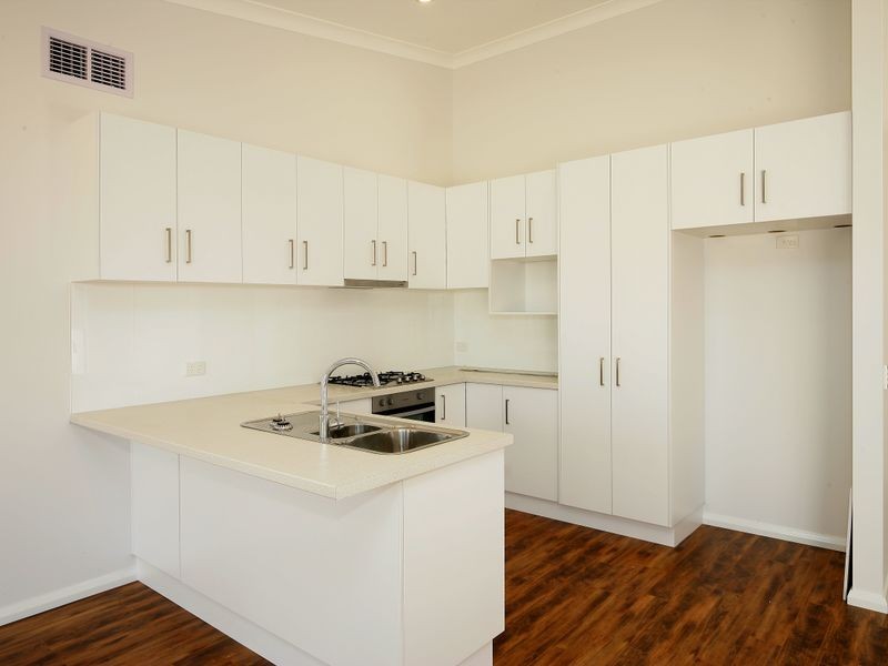 2/1 Cootamundra Boulevard, Estella NSW 2650