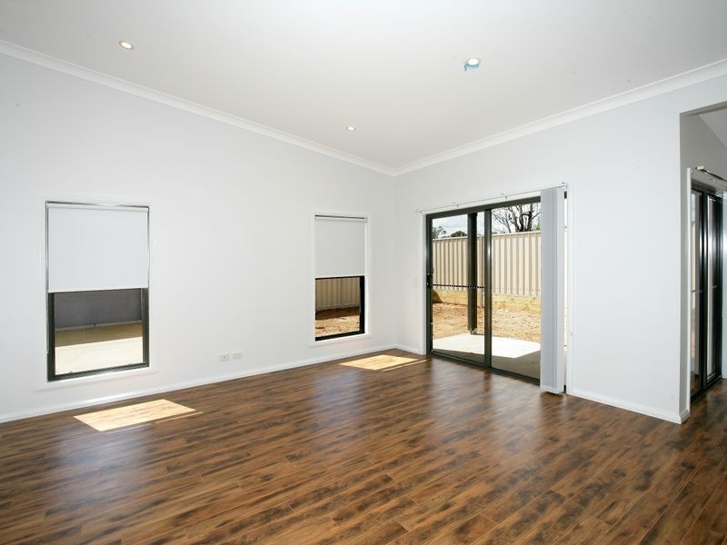 2/1 Cootamundra Boulevard, Estella NSW 2650