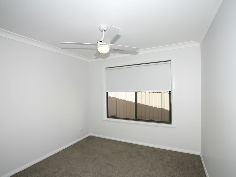 2/1 Cootamundra Boulevard, Estella NSW 2650