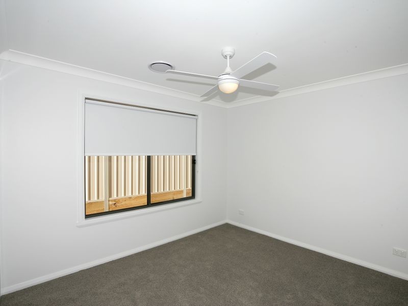 2/1 Cootamundra Boulevard, Estella NSW 2650