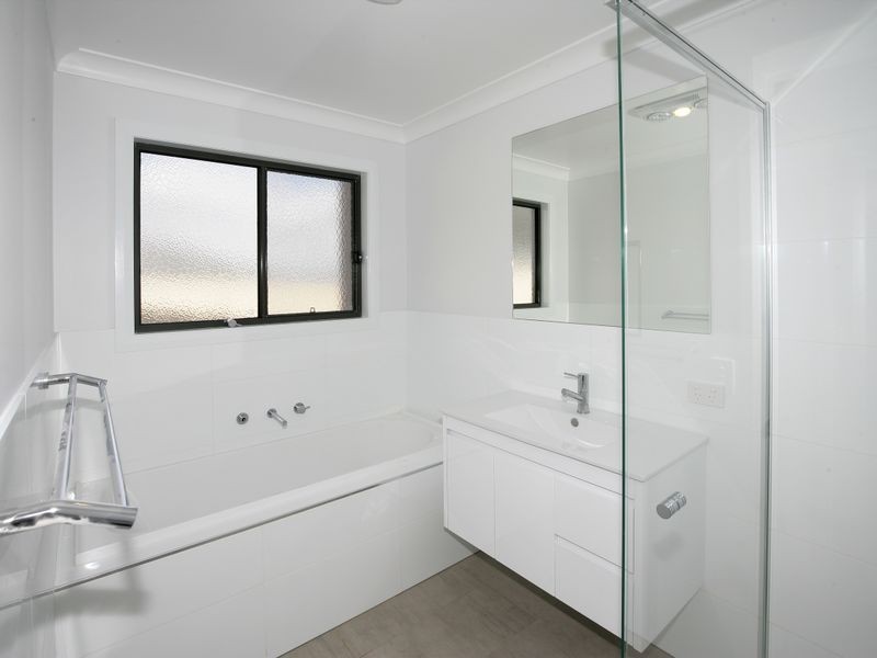2/1 Cootamundra Boulevard, Estella NSW 2650