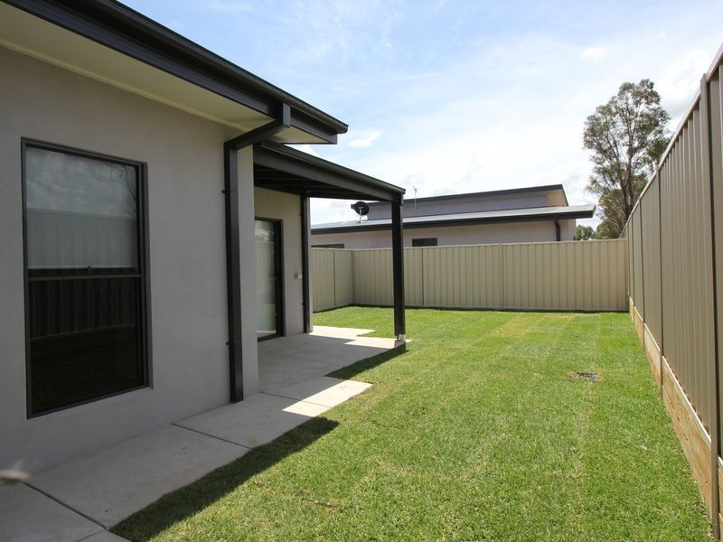 2/1 Cootamundra Boulevard, Estella NSW 2650