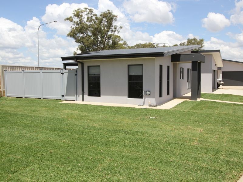 2/1 Cootamundra Boulevard, Estella NSW 2650