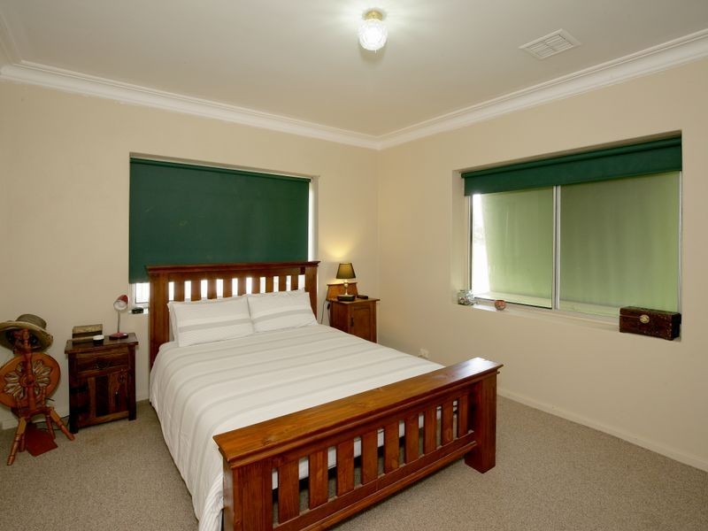 107 Main Street, Lake Albert NSW 2650