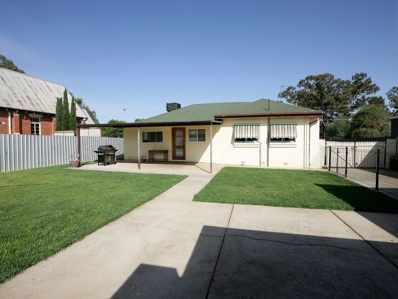 107 Main Street, Lake Albert NSW 2650