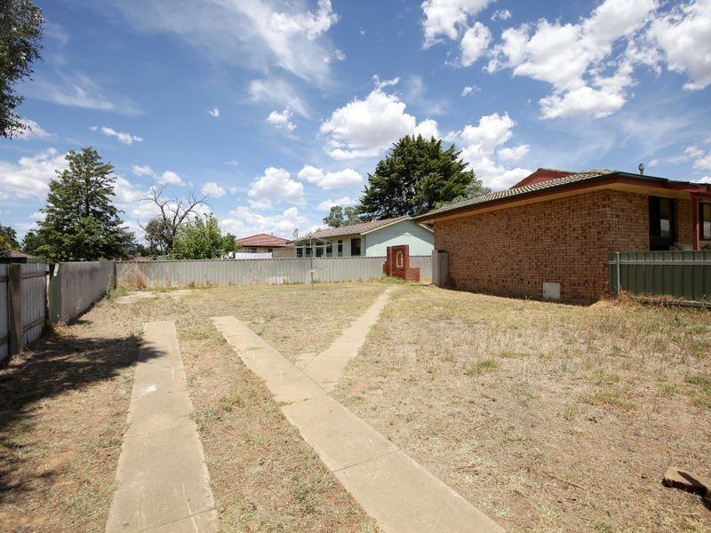 1 Bingham Place, Tolland NSW 2650