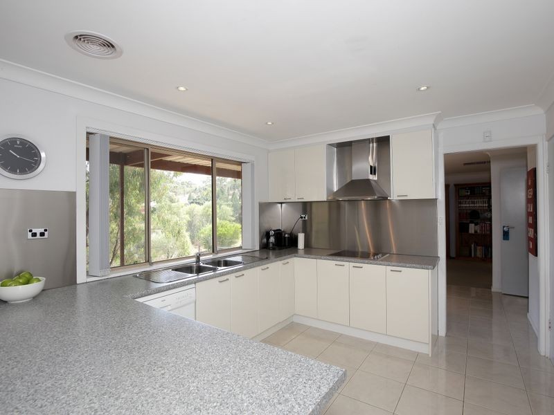 6 Tolland Close, Tolland NSW 2650