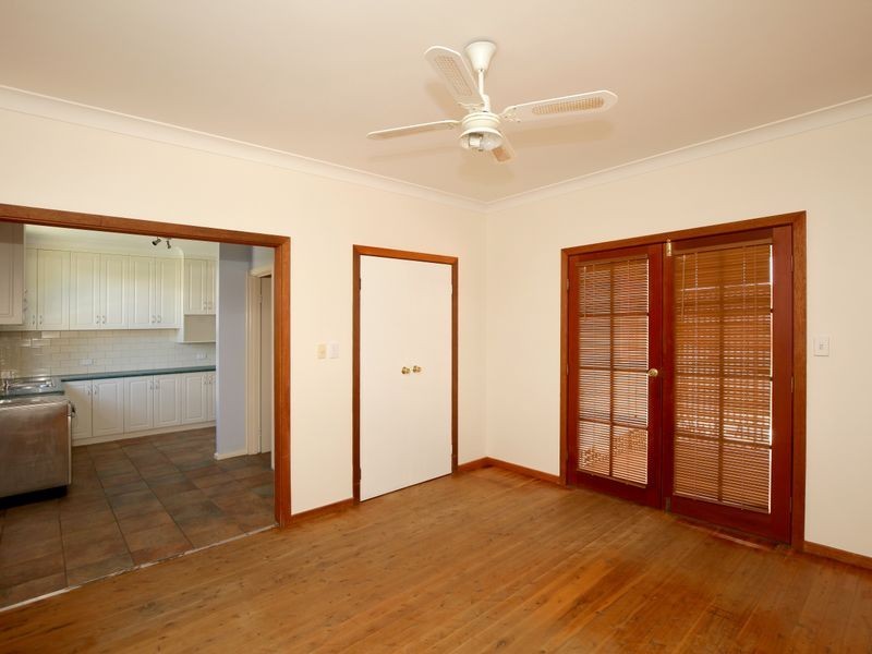 15 Macquarie Street, Mount Austin NSW 2650