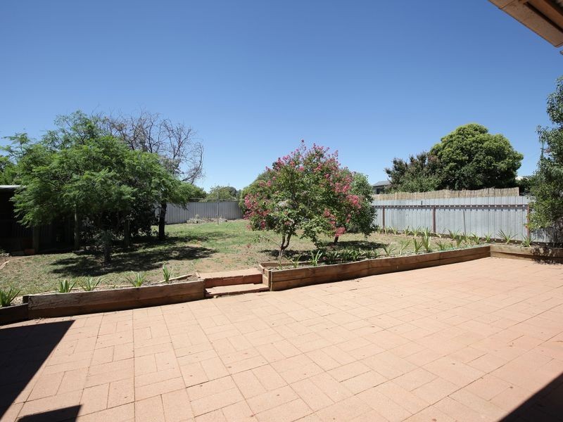 15 Macquarie Street, Mount Austin NSW 2650