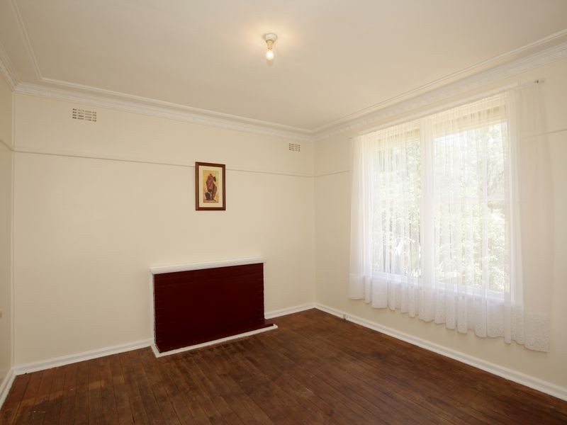 15 Macquarie Street, Mount Austin NSW 2650