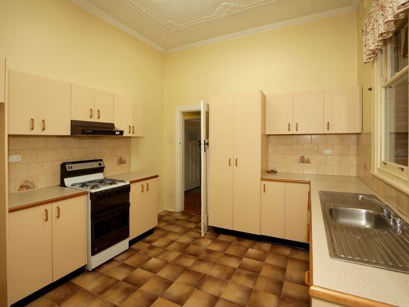 28 Simmons Street, Wagga Wagga NSW 2650