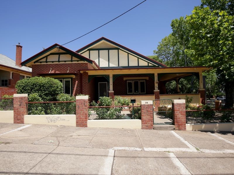 28 Simmons Street, Wagga Wagga NSW 2650