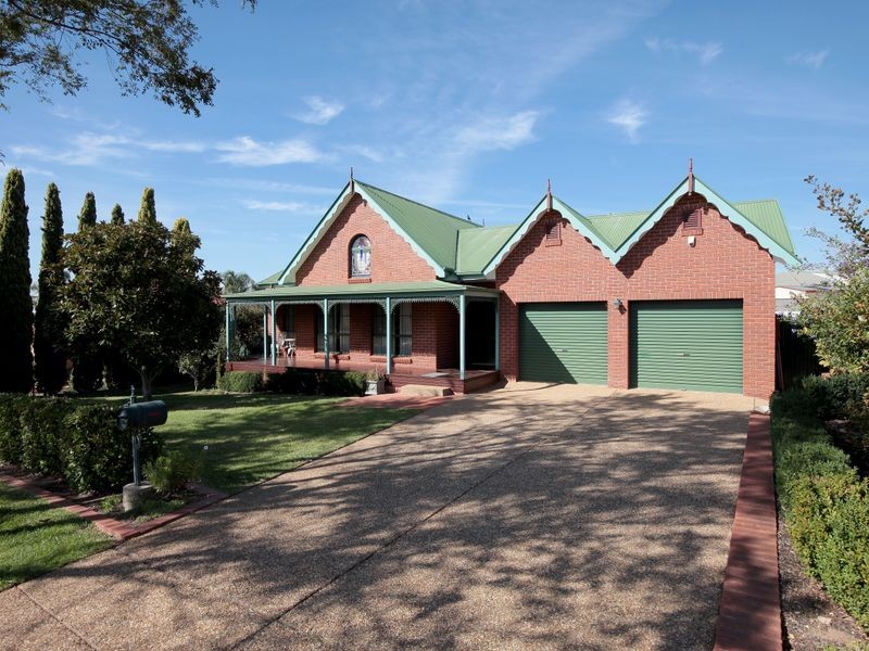 46 Simkin Crescent, Kooringal NSW 2650