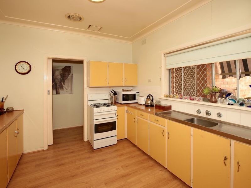 31 Nilma Avenue, Mount Austin NSW 2650