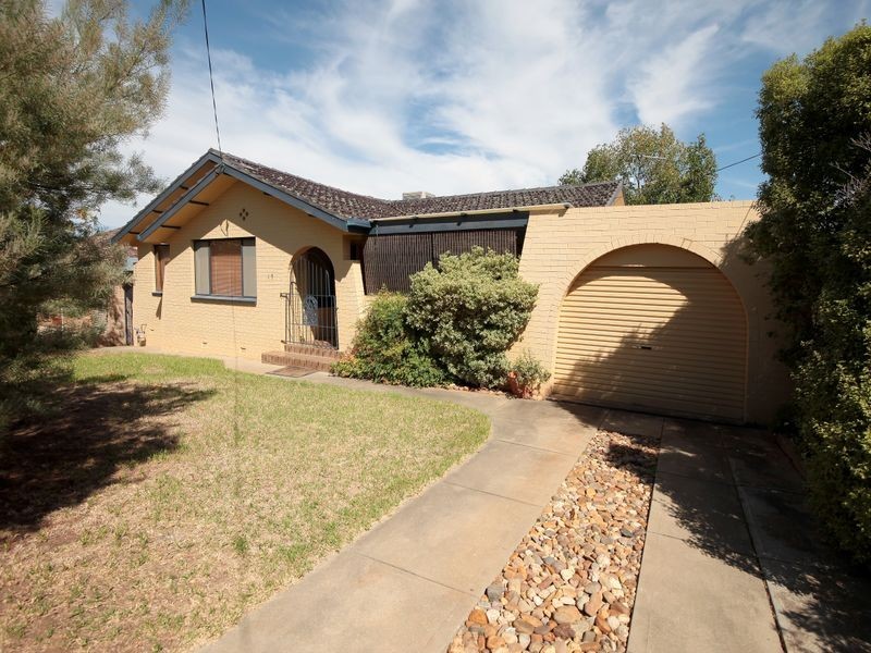 15 White Avenue, Kooringal NSW 2650