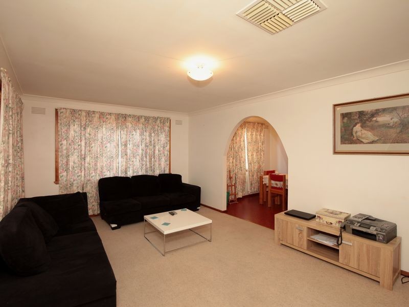 15 White Avenue, Kooringal NSW 2650