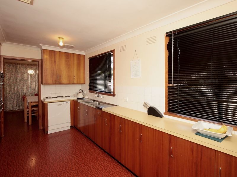 15 White Avenue, Kooringal NSW 2650