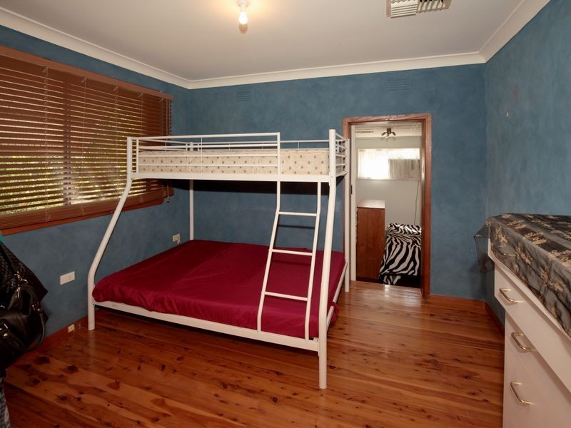 15 White Avenue, Kooringal NSW 2650