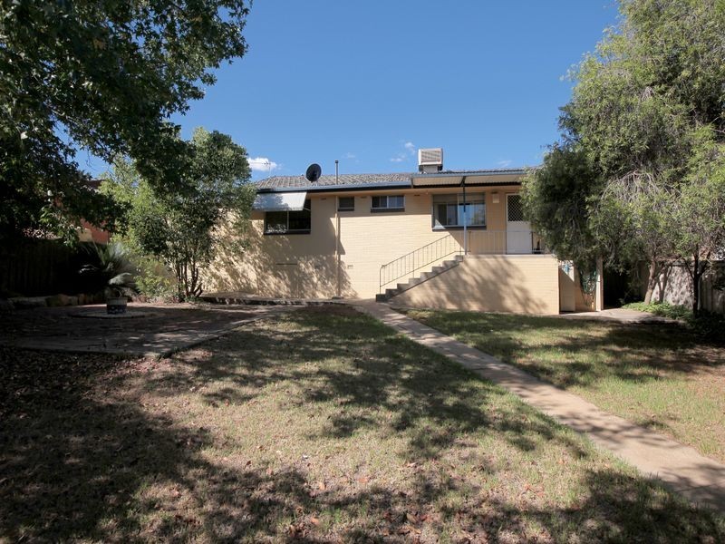 15 White Avenue, Kooringal NSW 2650