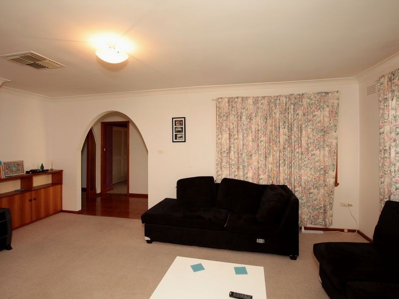 15 White Avenue, Kooringal NSW 2650