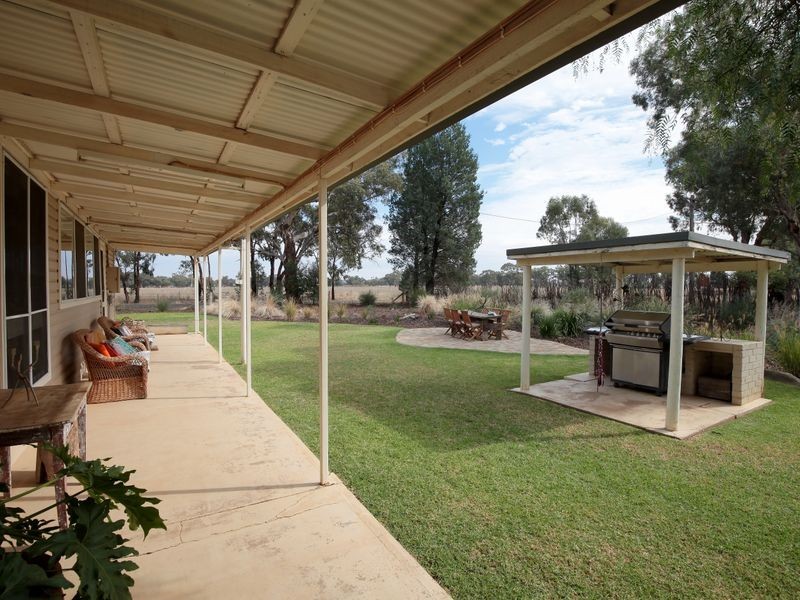50 Coursing Park Road, Wagga Wagga NSW 2650
