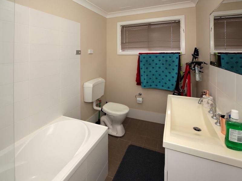 Unit 1/2 Bavaria Street, Tolland NSW 2650