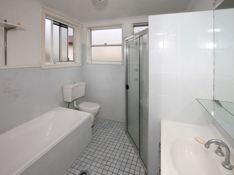 6 Charleville Road, Turvey Park NSW 2650