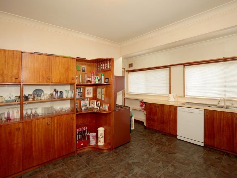 6 Charleville Road, Turvey Park NSW 2650