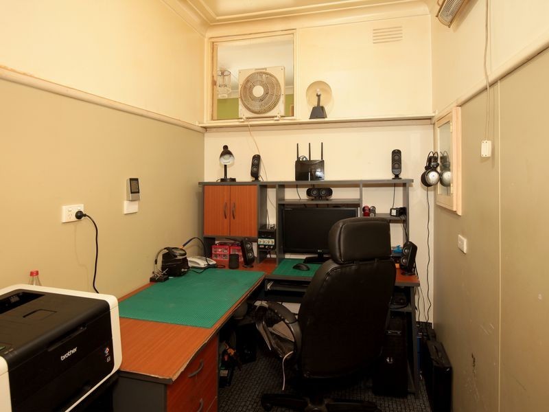 6 Charleville Road, Turvey Park NSW 2650