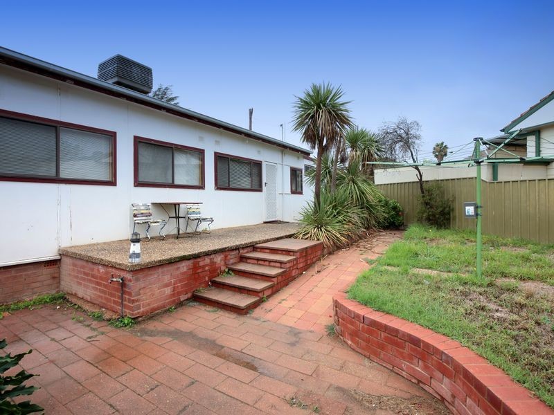 6 Charleville Road, Turvey Park NSW 2650