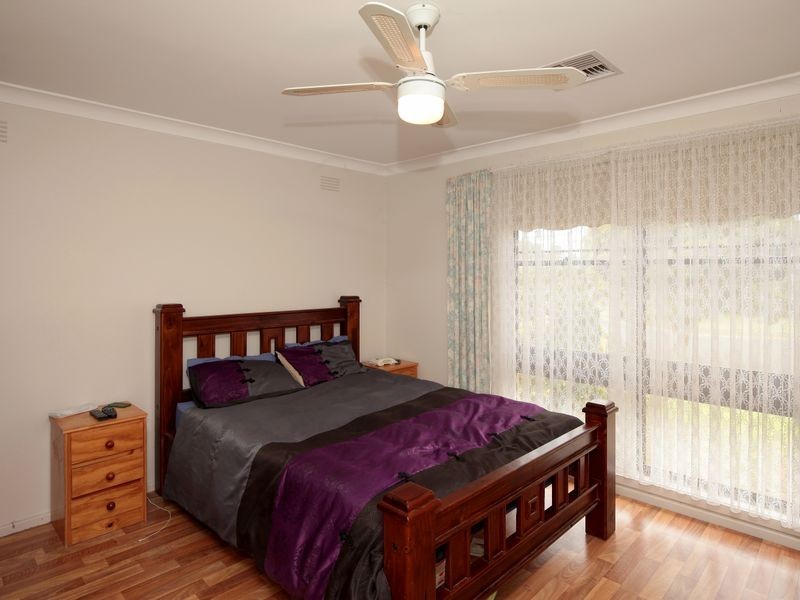 11 Tinga Crescent, Kooringal NSW 2650