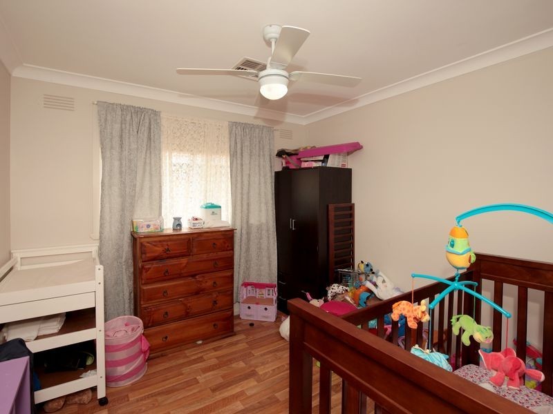 11 Tinga Crescent, Kooringal NSW 2650