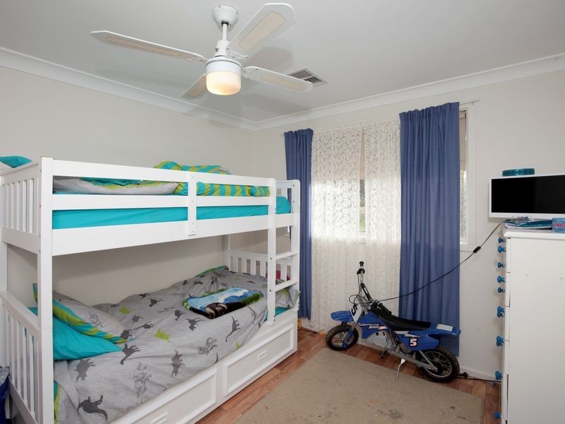 11 Tinga Crescent, Kooringal NSW 2650
