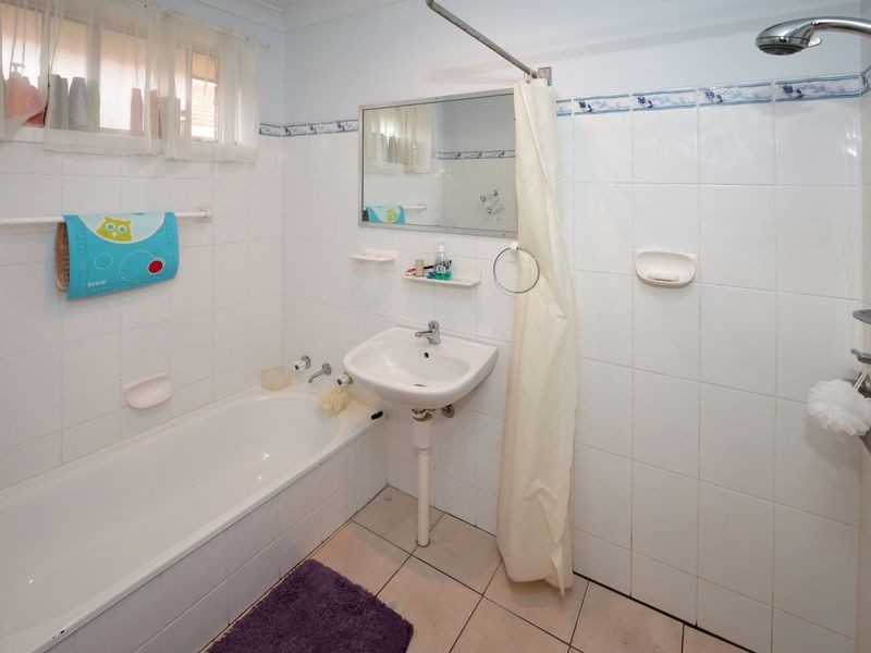 11 Tinga Crescent, Kooringal NSW 2650