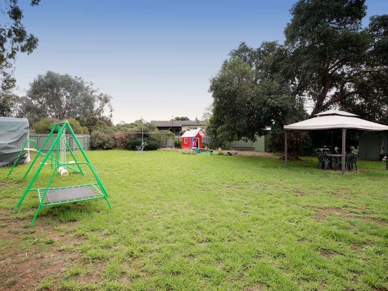 11 Tinga Crescent, Kooringal NSW 2650
