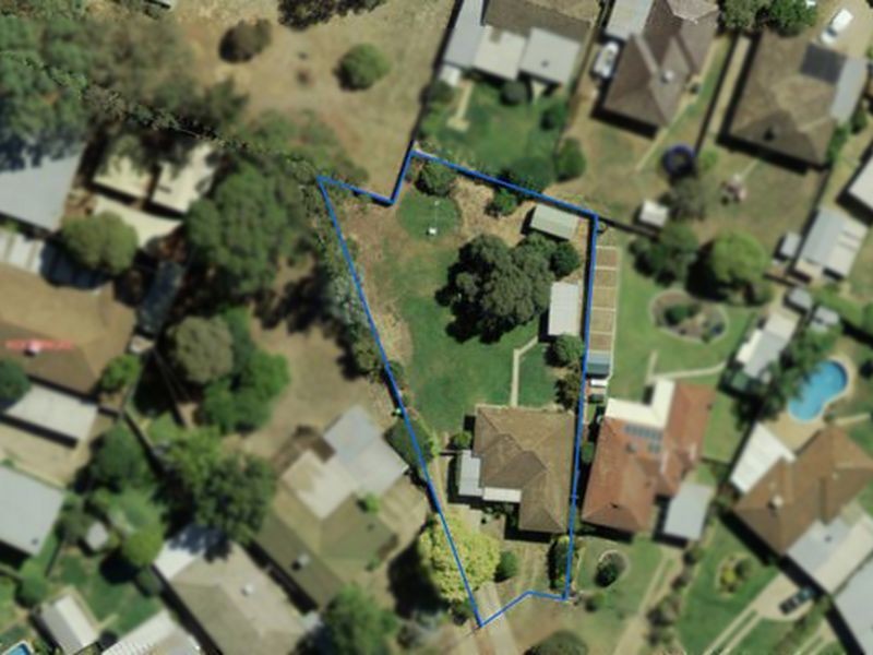11 Tinga Crescent, Kooringal NSW 2650