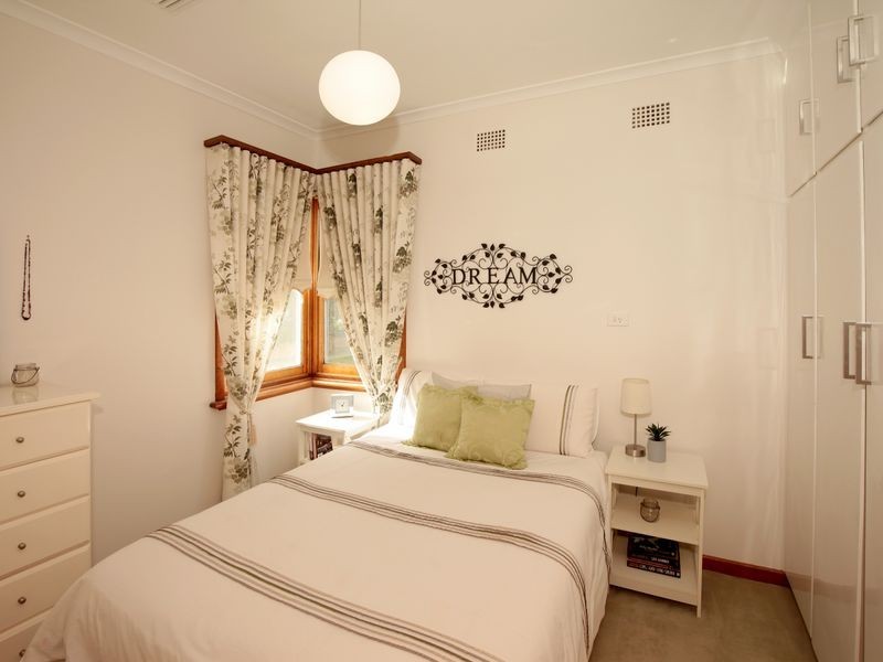 6 Sunshine Avenue, Turvey Park NSW 2650