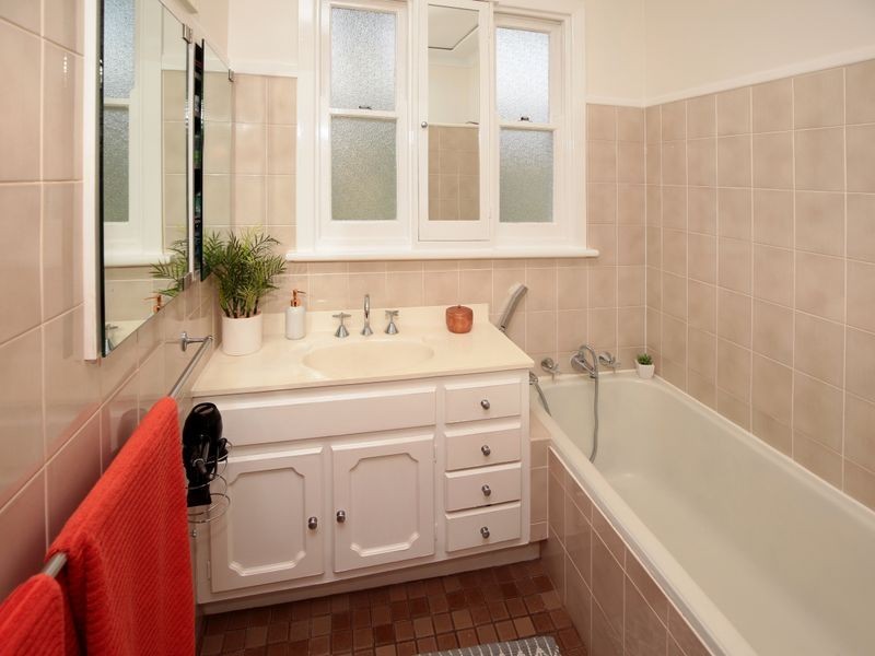 6 Sunshine Avenue, Turvey Park NSW 2650