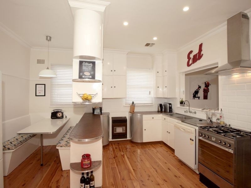 6 Sunshine Avenue, Turvey Park NSW 2650