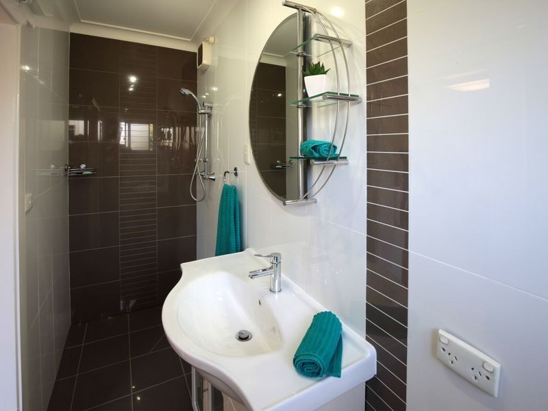 6 Sunshine Avenue, Turvey Park NSW 2650