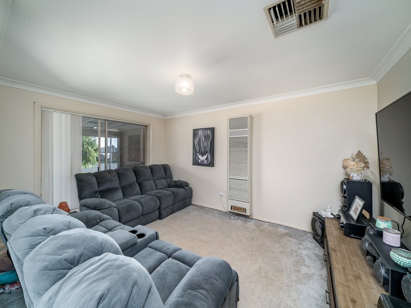 28 Yarrawah Crescent, Bourkelands NSW 2650