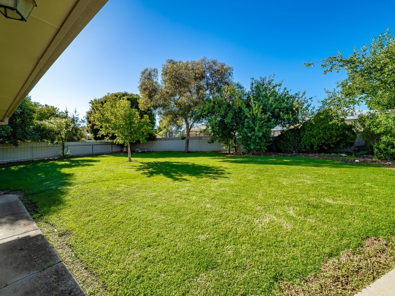 28 Yarrawah Crescent, Bourkelands NSW 2650