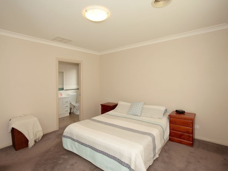 48 Yarrawah Crescent, Bourkelands NSW 2650