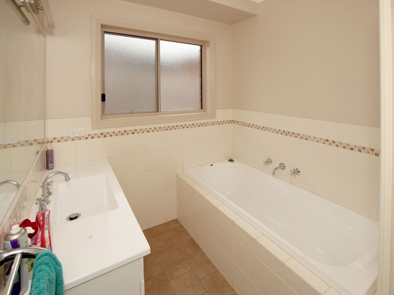 48 Yarrawah Crescent, Bourkelands NSW 2650